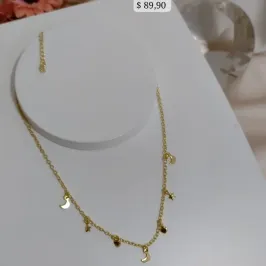 COLAR INFANTIL COM PLAQUINHAS DE ESTRELAS LUA E CORAÇÕES