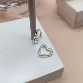 ARGOLA DE CORAÇÃO TORTO LISO