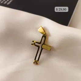 PINGENTE DE CRUZ VAZADA COM INICIO DE ORAÇÃO PAI NOSSO AÇO