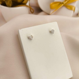 BRINCO DE CORAÇÃO CRAVEJADO COM PEDRAS DE ZIRCONIA