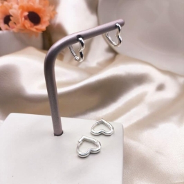 ARGOLA EM FORMA DE CORAÇÃO TODA LISA