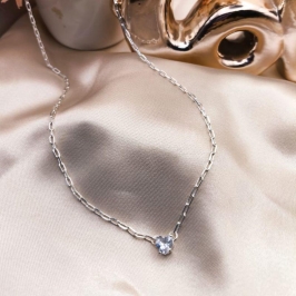 CHOKER CARIER COM CORAÇÃO DE PEDRA DE ZIRCONIA NO MEIO