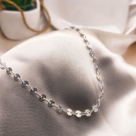 CHOKER COM MINI PLASCAS REDONDAS FOSCAS