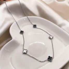 CHOKER TREVO BRANCO E PRETO