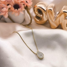 COLAR COM PINGENTE DE GOTA CRAVEJADO EM MICRO ZIRCONIA