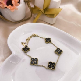 PULSEIRA TREVO PRETO DETALHADO