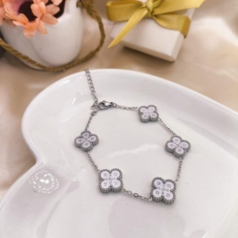 PULSEIRA TREVO PRETO DETALHADO