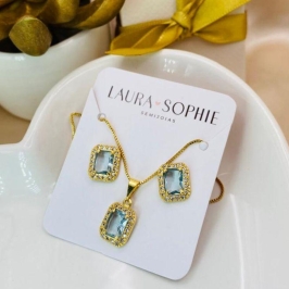 CONJUNTO COM PEDRA RETANGULAR VERDE CLARO CRAVEJADO EM MICRO ZIRCONIA AO REDOR