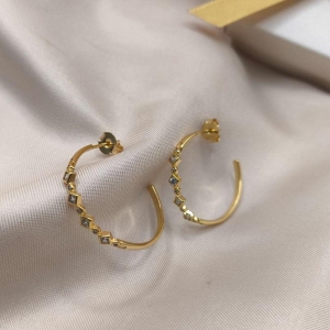 ARGOLA COM PONTO DE LUZ E QUADRADOS EM ZIRCONIAS