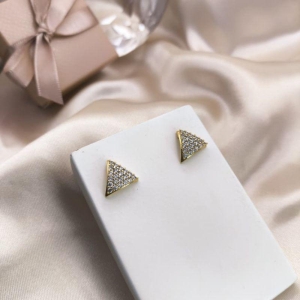 BRINCO TRIANGULO TODO CRAVEJADO EM MICRO ZIRCONIAS