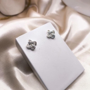 BRINCO X ENTRELAÇADO CRAVEJADO EM MICRO ZIRCONIA