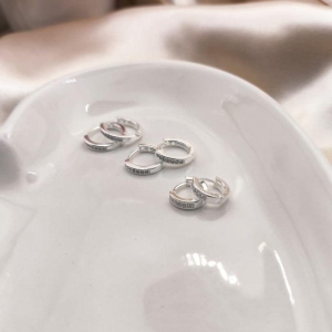 TRIO DE ARGOLA COM 1 FILA DE ZIRCONIA E BORDA LISA