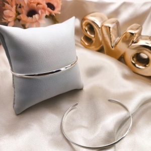 BRACELETE LISO SUPERIOR CURVADA