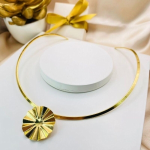 CHOKER ARO LISO CHATADO COM FLOR REDONDA ONDULADA