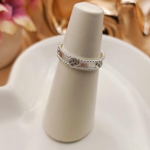 ANEL COM TREVO SEPARADOS CRAVEJADO EM ZIRCONIA