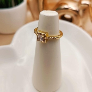 ANEL CRAVEJADO EM MICRO ZIRCONIA CPM PEDRA QUADRADA