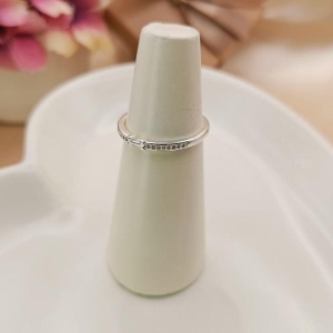 ANEL CRAVEJADO EM MICRO ZIRCONIA SEPARADO POR UM T