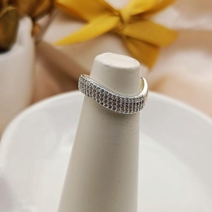 ANEL CURVADO COM 4 FILAS DE ZIRCONIA