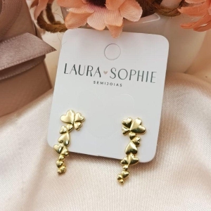 BRINCO EARCUFF DE CORAÇÕES