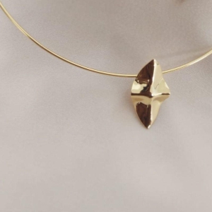 CHOKER ARO COM PINGENTE ORGANICO