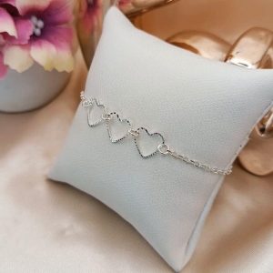 PULSEIRA COM 3 CORAÇÕES VAZADOS CRAQUELADOS
