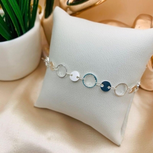 PULSEIRA COM PLACA CIRCULO E VAZADAS INTERCALADAS