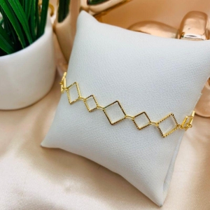 PULSEIRA COM QUADRADOS VAZADOS FOSCOS