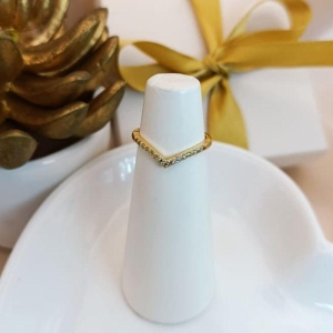 ANEL CURVADO CRAVEJADO EM MICRO ZIRCONIA