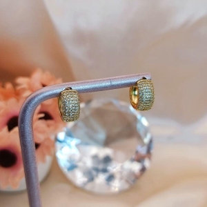 ARGOLA COM SEIS LINHAS CRAVEJADA EM MICRO ZIRCONIA