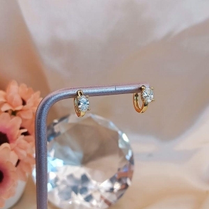 ARGOLA COM UMA PEDRA DE ZIRCONIA