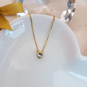 COLAR COM PINGENTE DE CORAÇÃO COM PEDRA DE CRISTAL