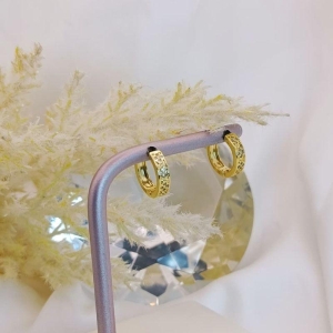 ARGOLA COM QUATRO FLOR COM PEDRINHA DE MICRO ZIRCONIA