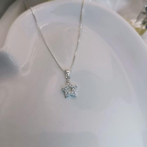 COLAR COM PINGENTE DE ESTRELA COM MICRO ZIRCONIA
