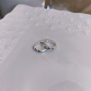 ARGOLA COM 3 PEDRAS DE ZIRCONIA AZUL ROSA E VERDE