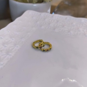 ARGOLA COM 3 PEDRAS DE ZIRCONIA AZUL ROSA E VERDE