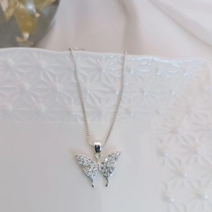 COLAR BORBOLETA CRAVEJADO EM MICRO ZIRCONIA