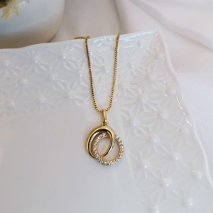 COLAR COM 2 CIRCULOS LISO E CRAVEJADO EM MICRO ZIRCONIA