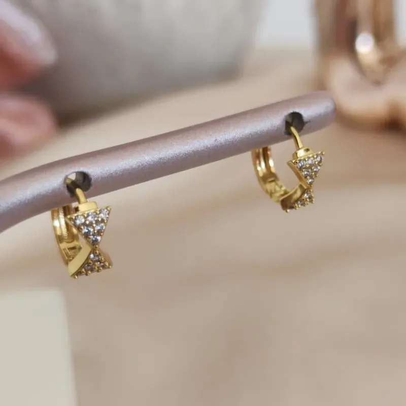 ARGOLA COM LAÇO CRAVEJADO EM MICRO ZIRCONIA