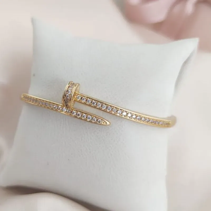 BRACELETE PREGO CRAVEJADO EM MICRO ZIRCONIA