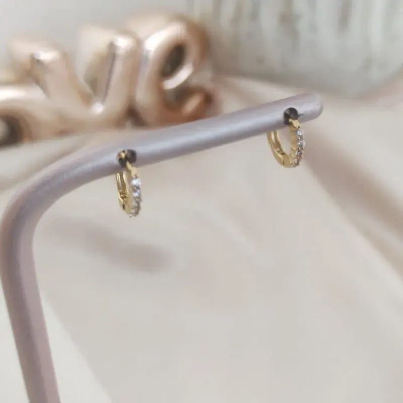 BRINCO ARGOLA 1 FILA DE ZIRCONIA 8MM