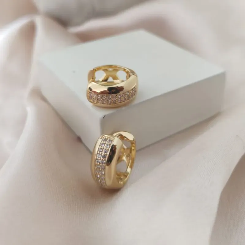 BRINCO ARGOLA COM 2 FILAS DE ZIRCONIA NO MEIO