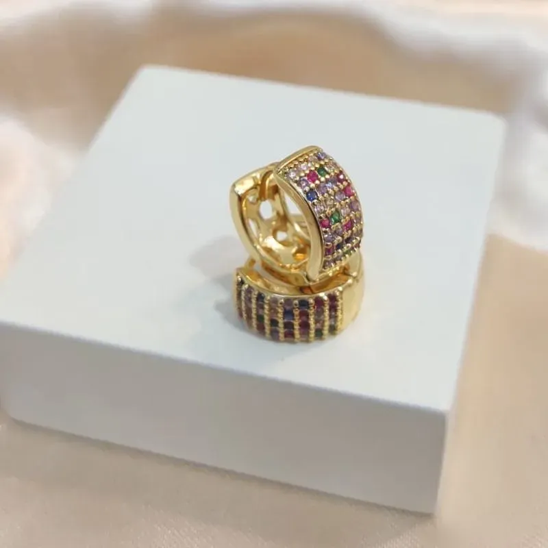 BRINCO ARGOLA COM 4 FILA DE ZIRCONIA COLORIDAS M