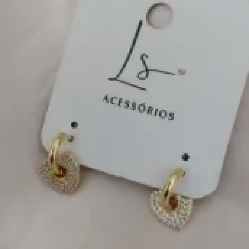 BRINCO ARGOLA LISA COM CORAÇÃO CRAVEJADO ZIRCONIA