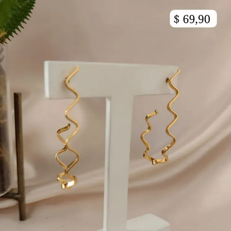 BRINCO ARGOLA ONDULADA CHATADA OVAL TAMANHO 45MM