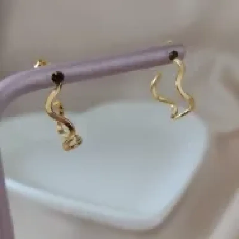 BRINCO ARGOLA ONDULADA LISA 15MM