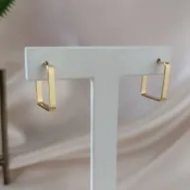 BRINCO ARGOLA QUADRADA CHATADA 18MM