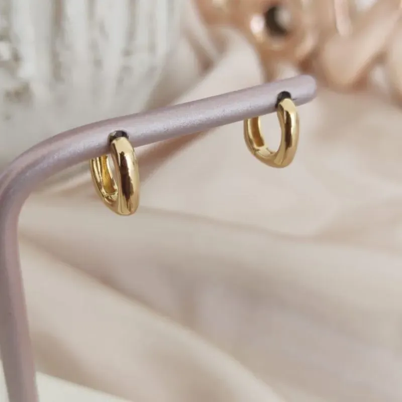 BRINCO ARGOLA QUADRADA LISA M