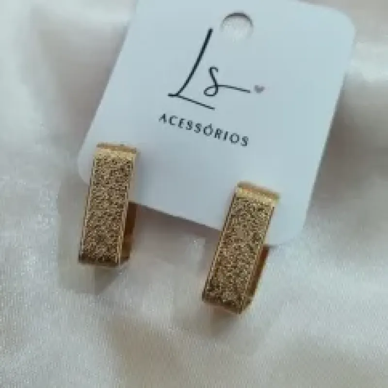 BRINCO ARGOLA RETANGULAR CRAQUELADA