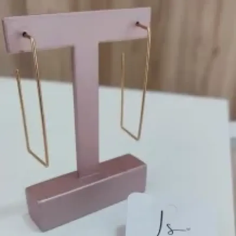 BRINCO ARGOLA RETANGULAR LISA FINA