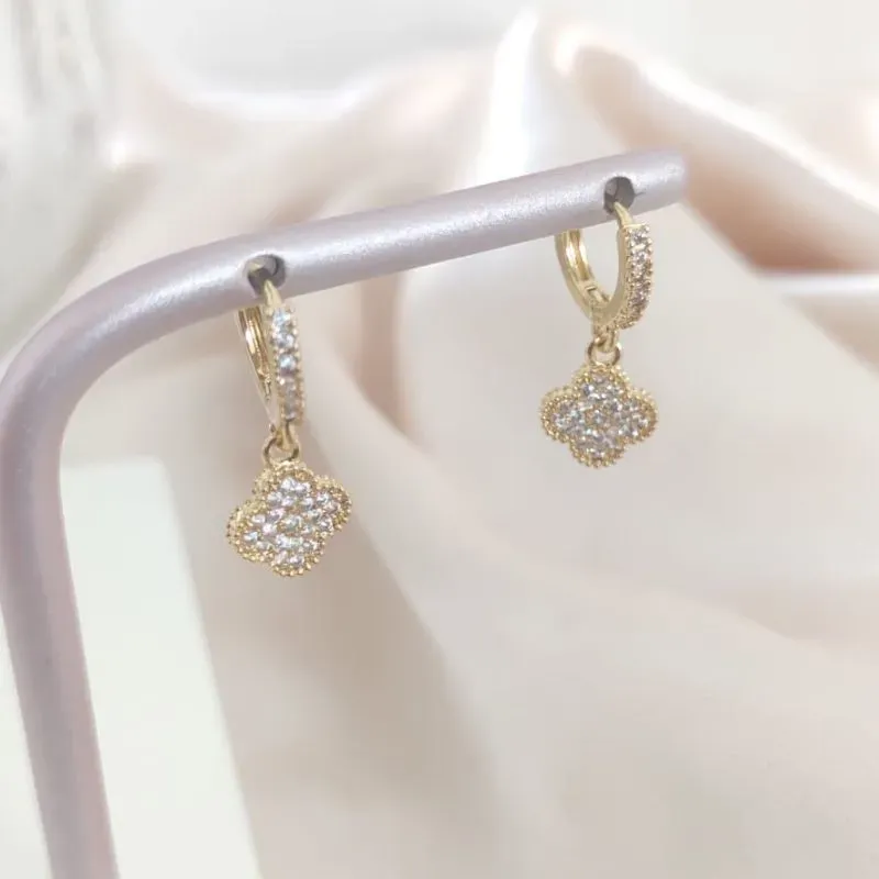 BRINCO ARTICULADOR FLOR CRAVEJADO EM MICRO ZIRCONIA